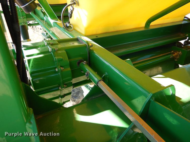 image for item DF8154 2010 John Deere 1890  air seeder