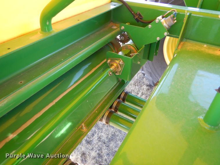 image for item DF8154 2010 John Deere 1890  air seeder