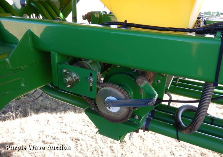 image for item DF8154 2010 John Deere 1890  air seeder