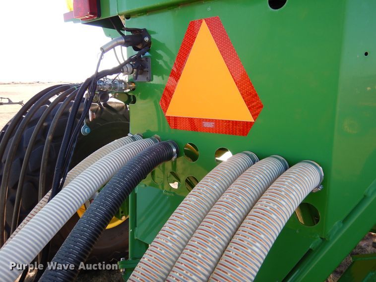 image for item DF8154 2010 John Deere 1890  air seeder