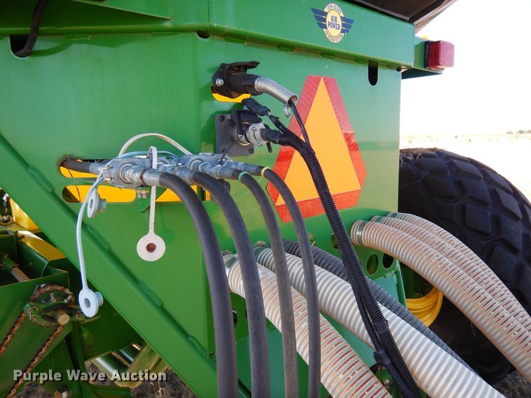 image for item DF8154 2010 John Deere 1890  air seeder