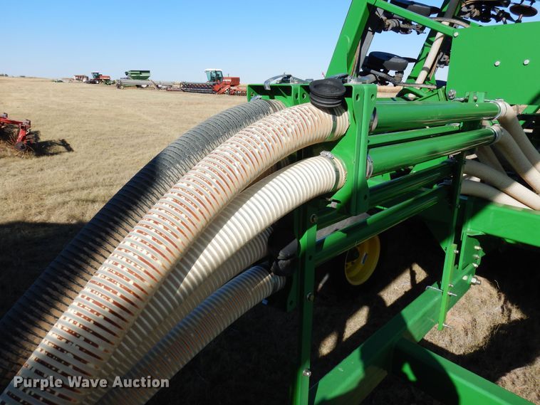 image for item DF8154 2010 John Deere 1890  air seeder