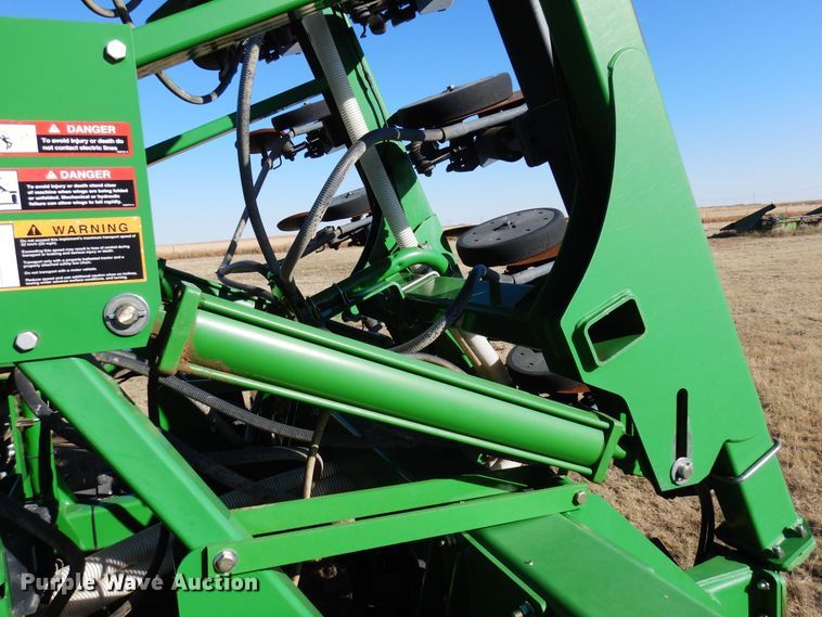 image for item DF8154 2010 John Deere 1890  air seeder