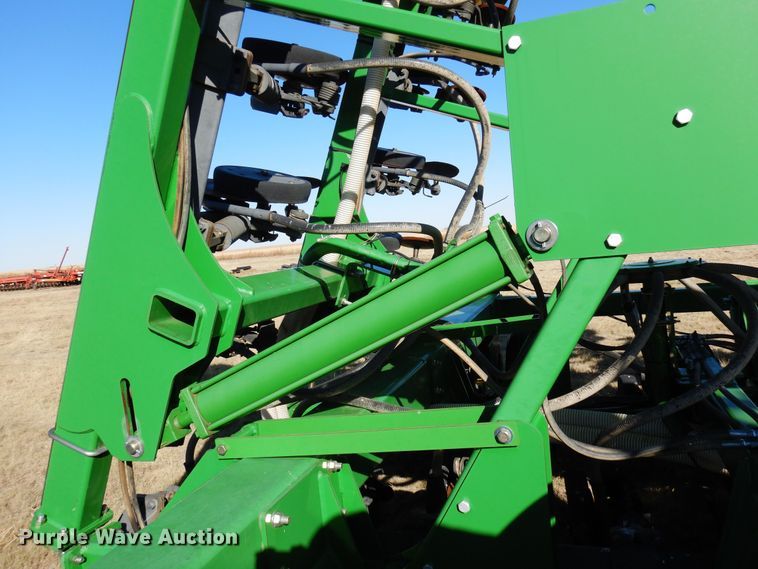 image for item DF8154 2010 John Deere 1890  air seeder