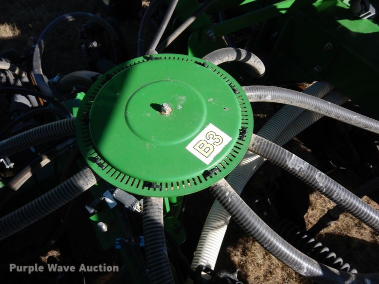 image for item DF8154 2010 John Deere 1890  air seeder