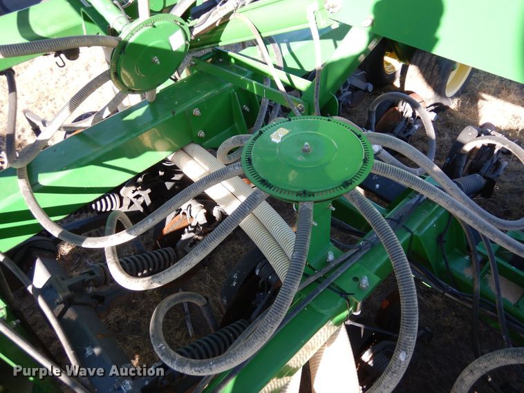 image for item DF8154 2010 John Deere 1890  air seeder