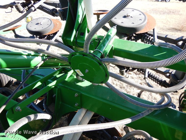 image for item DF8154 2010 John Deere 1890  air seeder