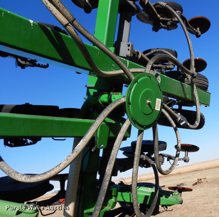 image for item DF8154 2010 John Deere 1890  air seeder