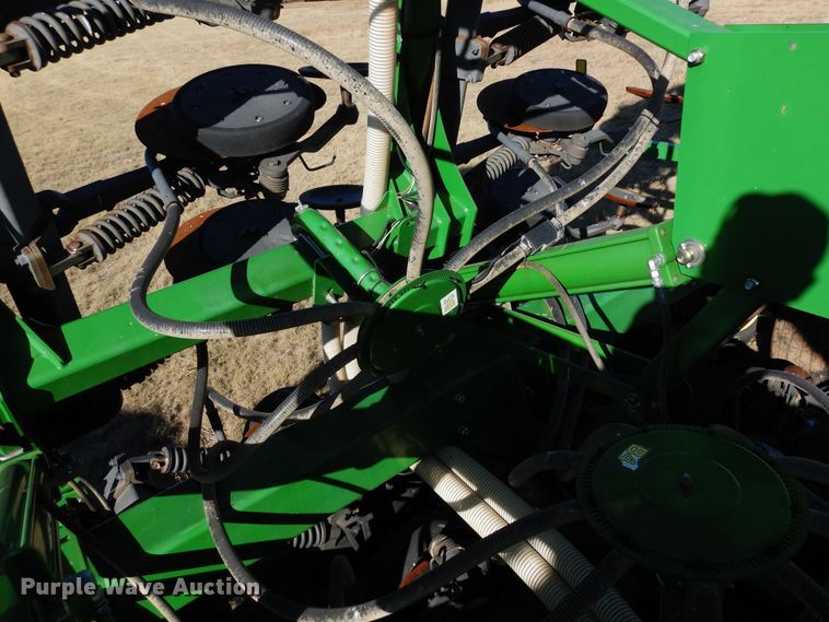 image for item DF8154 2010 John Deere 1890  air seeder