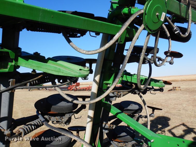 image for item DF8154 2010 John Deere 1890  air seeder