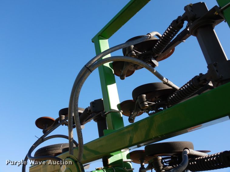 image for item DF8154 2010 John Deere 1890  air seeder