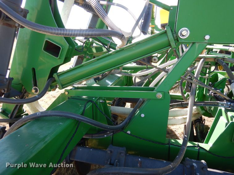 image for item DF8154 2010 John Deere 1890  air seeder