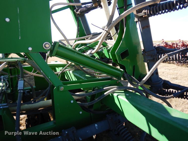 image for item DF8154 2010 John Deere 1890  air seeder
