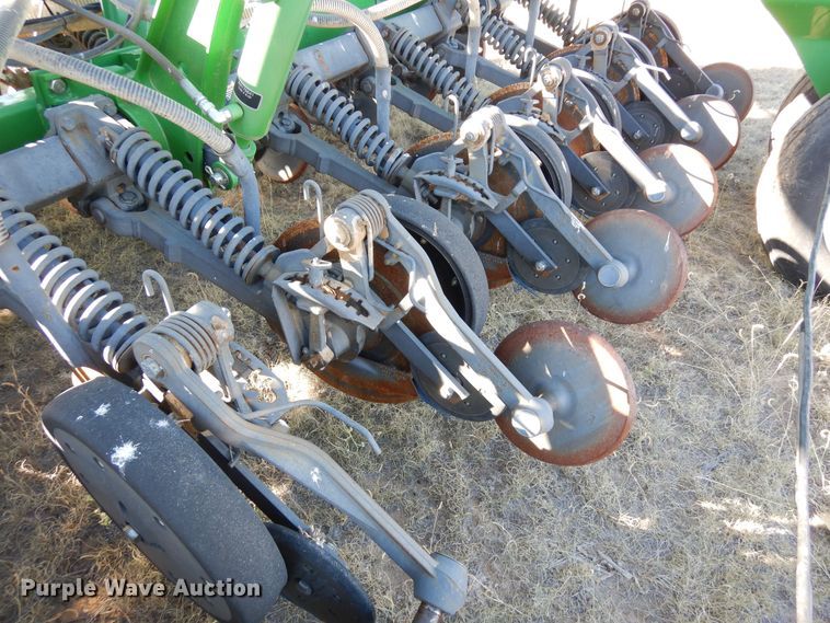 image for item DF8154 2010 John Deere 1890  air seeder