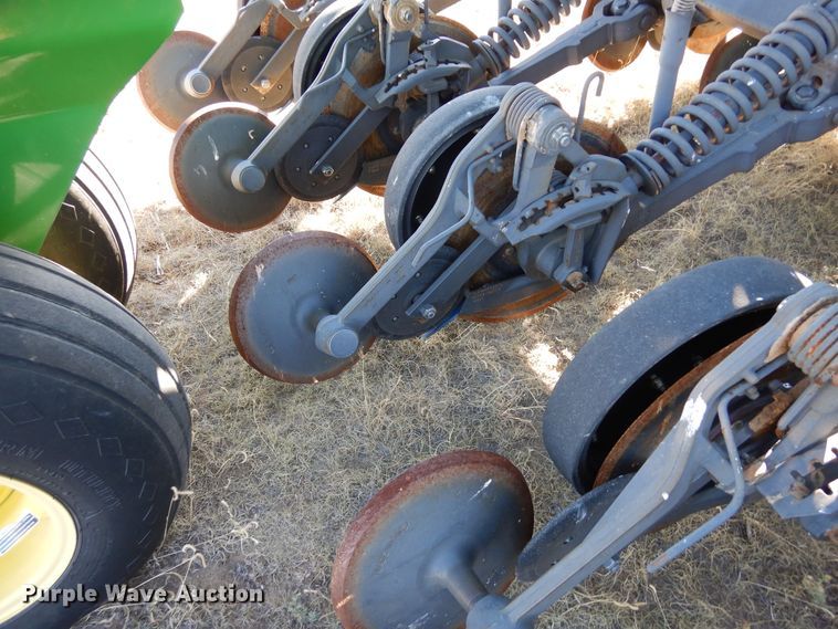 image for item DF8154 2010 John Deere 1890  air seeder