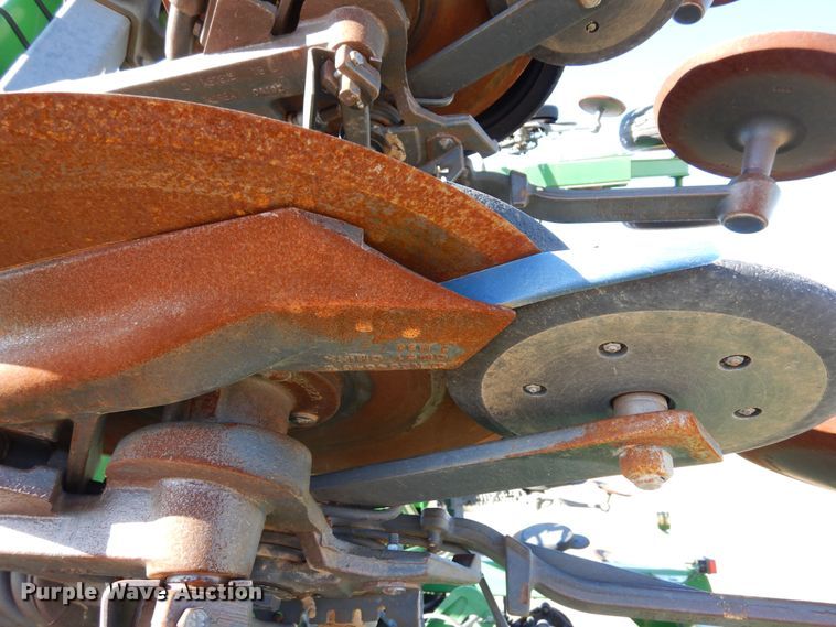 image for item DF8154 2010 John Deere 1890  air seeder