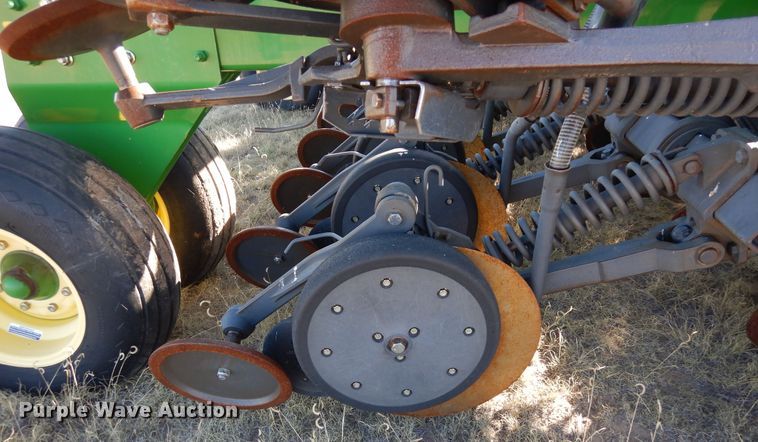 image for item DF8154 2010 John Deere 1890  air seeder