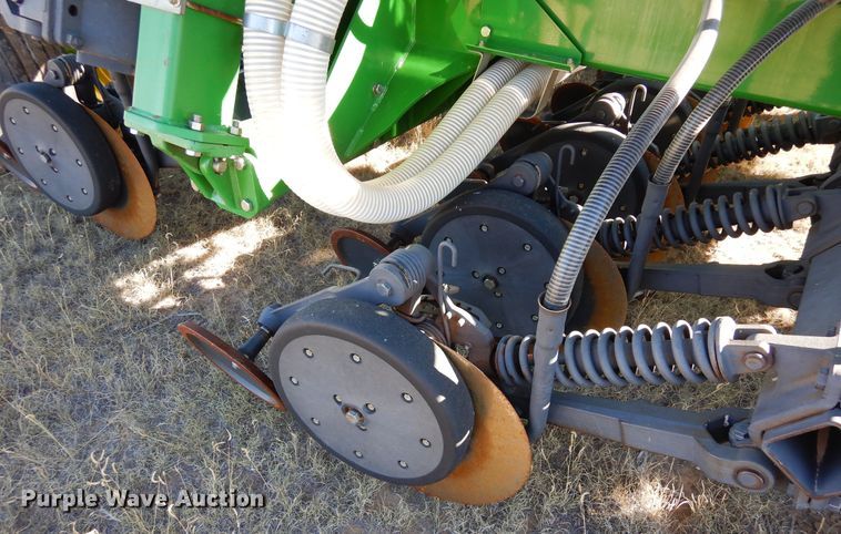 image for item DF8154 2010 John Deere 1890  air seeder