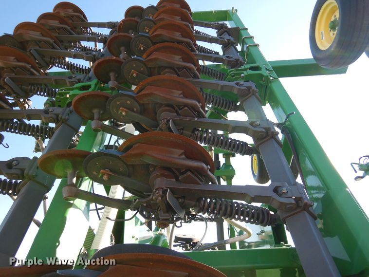 image for item DF8154 2010 John Deere 1890  air seeder