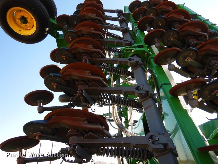 image for item DF8154 2010 John Deere 1890  air seeder