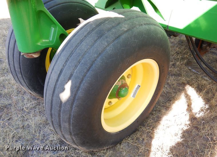 image for item DF8154 2010 John Deere 1890  air seeder