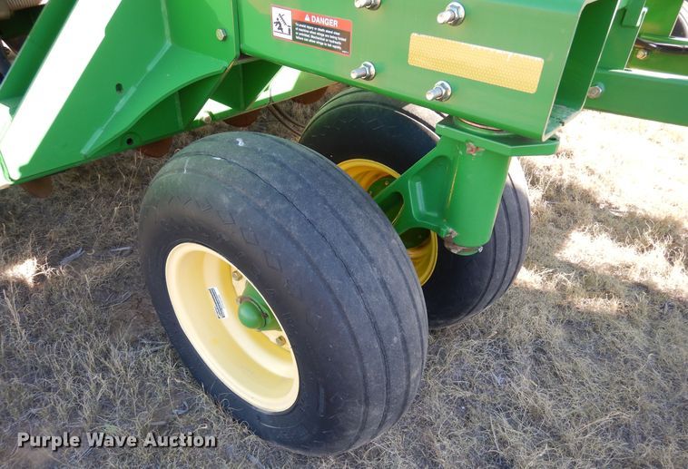 image for item DF8154 2010 John Deere 1890  air seeder