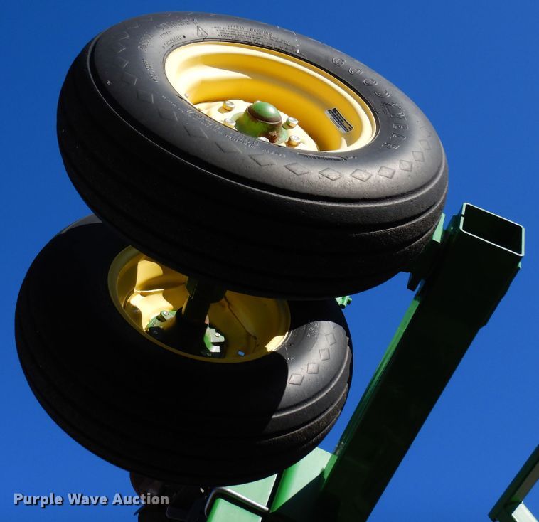 image for item DF8154 2010 John Deere 1890  air seeder