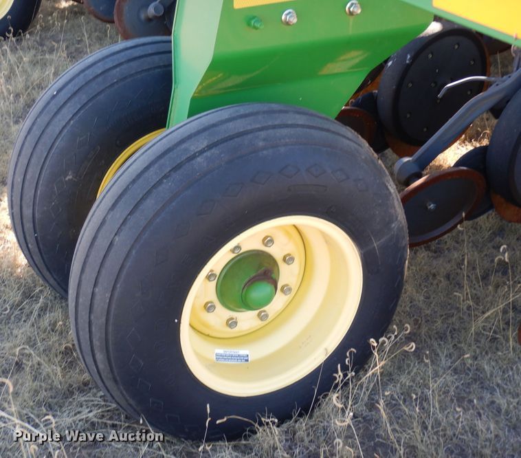 image for item DF8154 2010 John Deere 1890  air seeder