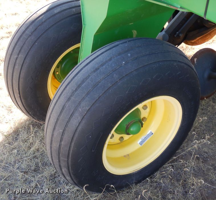 image for item DF8154 2010 John Deere 1890  air seeder