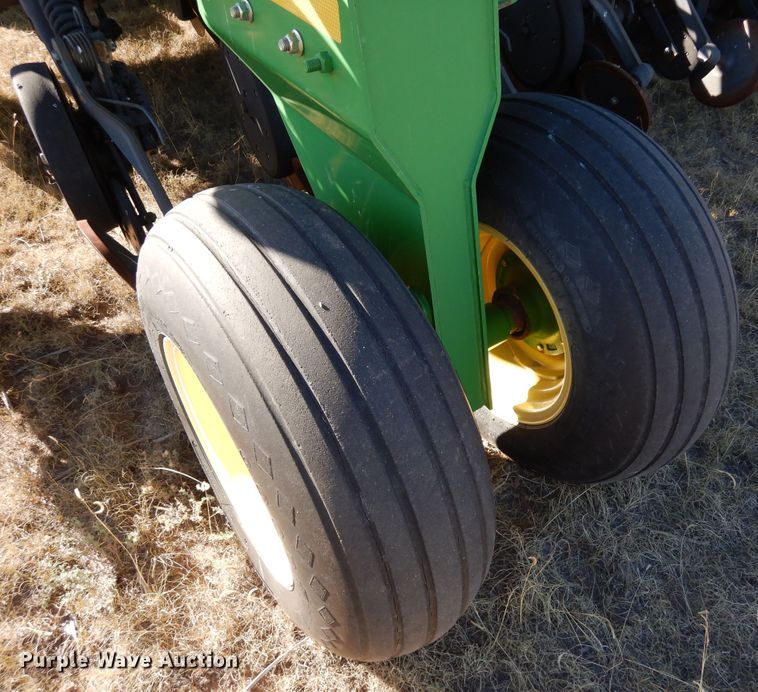 image for item DF8154 2010 John Deere 1890  air seeder