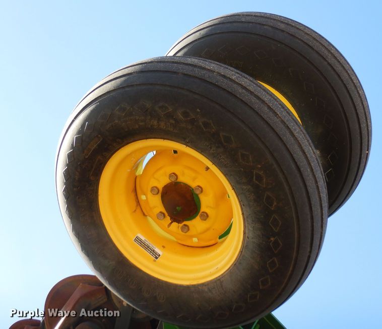 image for item DF8154 2010 John Deere 1890  air seeder