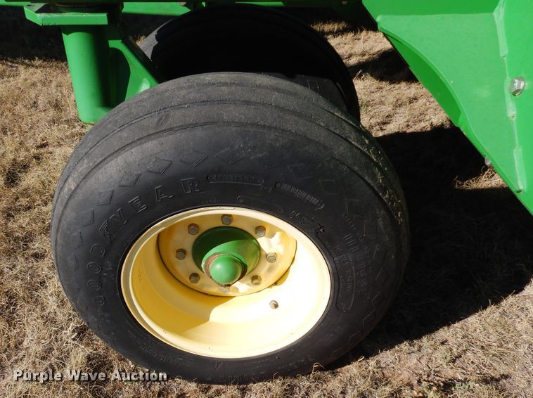 image for item DF8154 2010 John Deere 1890  air seeder
