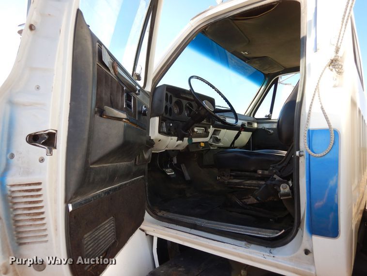 image for item DF8159 1988 GMC TopKick  grain truck