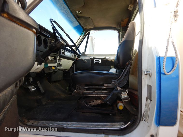 image for item DF8159 1988 GMC TopKick  grain truck