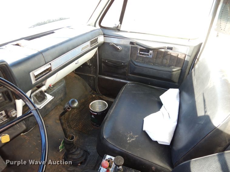 image for item DF8159 1988 GMC TopKick  grain truck