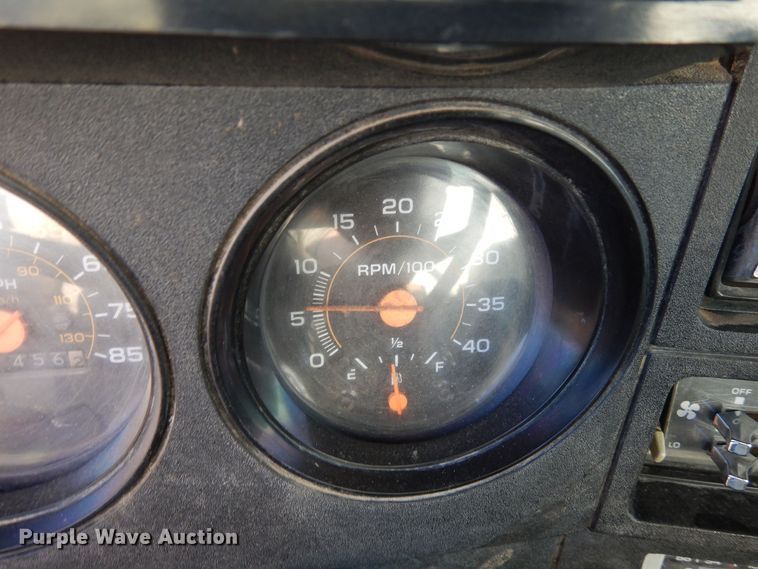 image for item DF8159 1988 GMC TopKick  grain truck