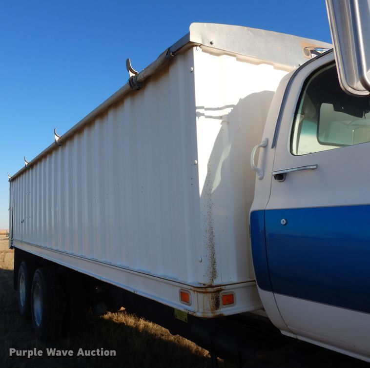 image for item DF8159 1988 GMC TopKick  grain truck
