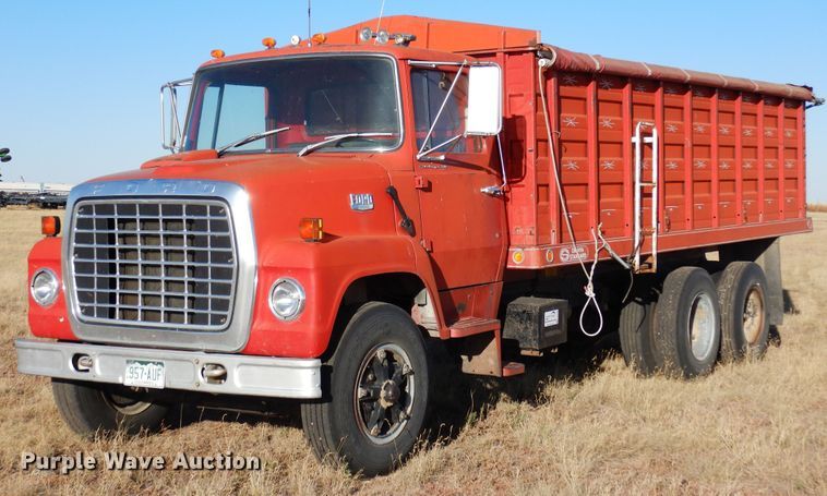 image for item DF8160 1979 Ford 7000  grain truck