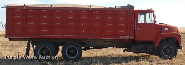 image for item DF8160 1979 Ford 7000  grain truck