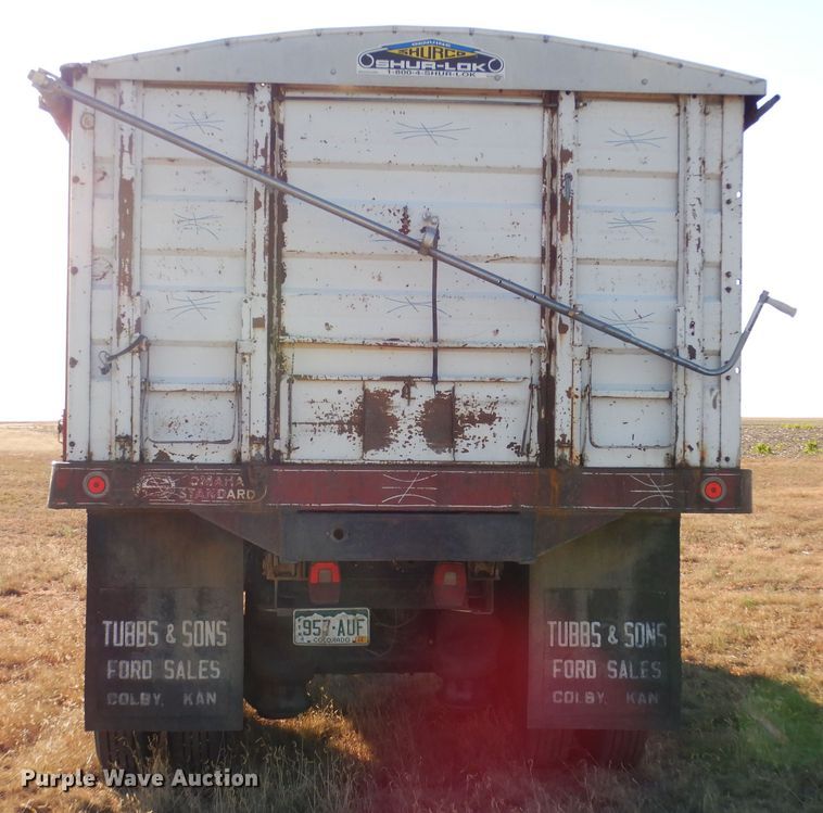 image for item DF8160 1979 Ford 7000  grain truck