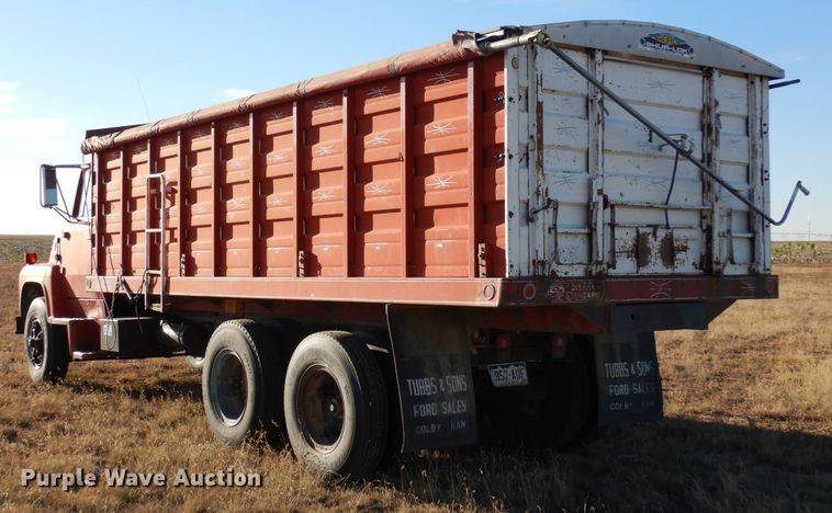 image for item DF8160 1979 Ford 7000  grain truck