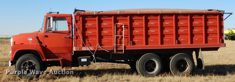 image for item DF8160 1979 Ford 7000  grain truck
