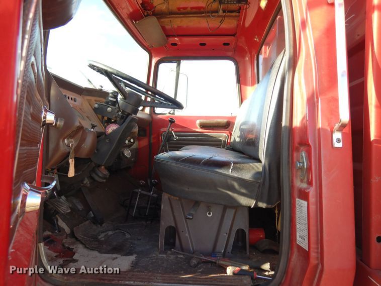 image for item DF8160 1979 Ford 7000  grain truck