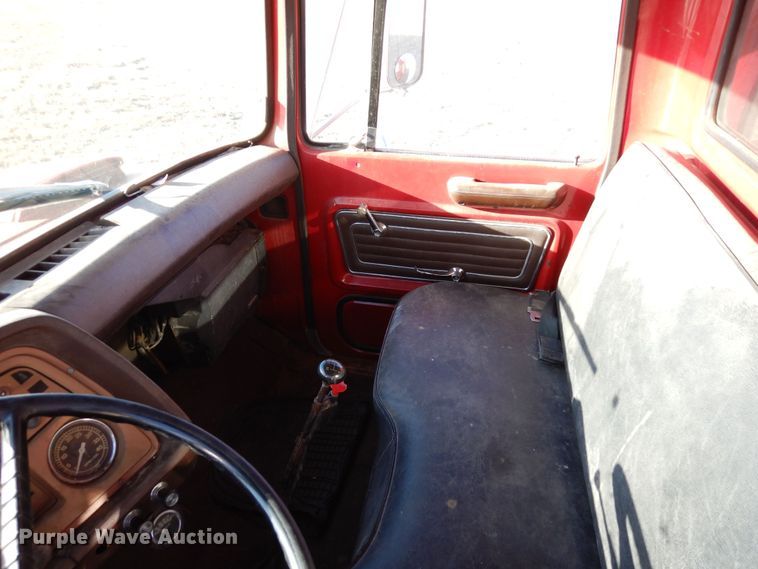 image for item DF8160 1979 Ford 7000  grain truck