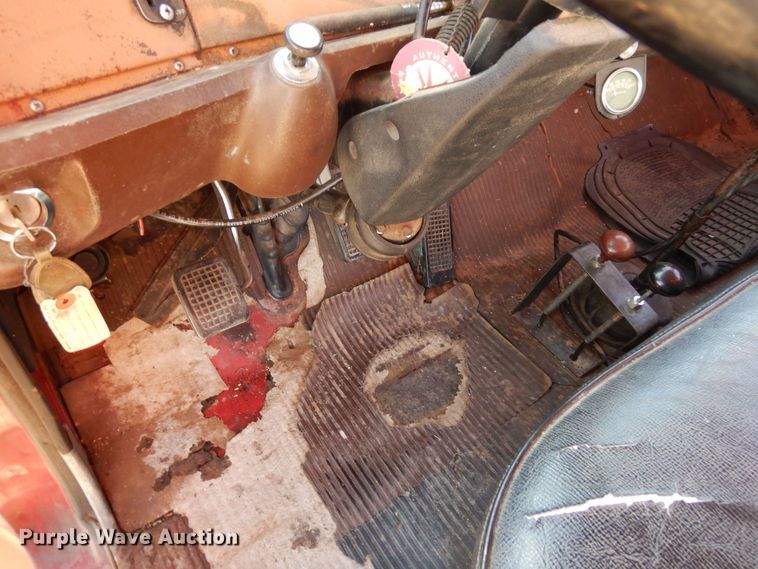 image for item DF8160 1979 Ford 7000  grain truck