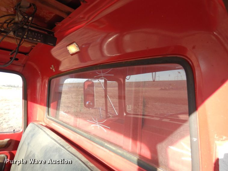 image for item DF8160 1979 Ford 7000  grain truck