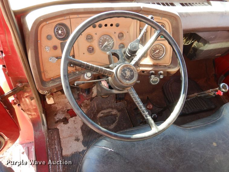 image for item DF8160 1979 Ford 7000  grain truck