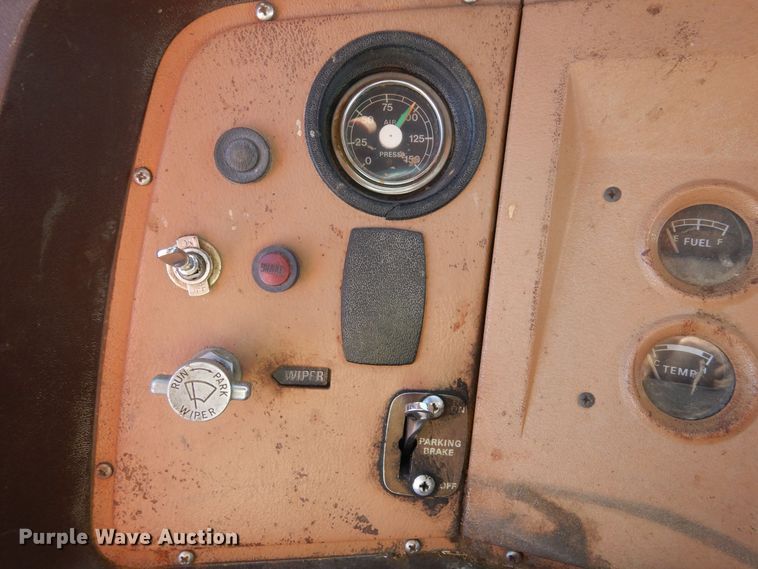 image for item DF8160 1979 Ford 7000  grain truck