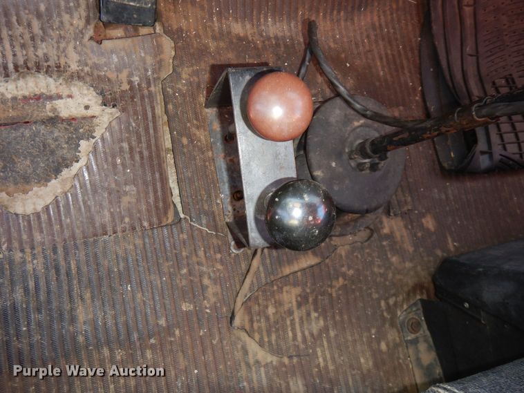 image for item DF8160 1979 Ford 7000  grain truck