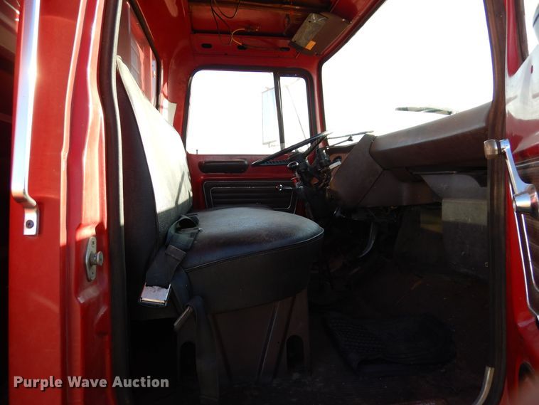 image for item DF8160 1979 Ford 7000  grain truck